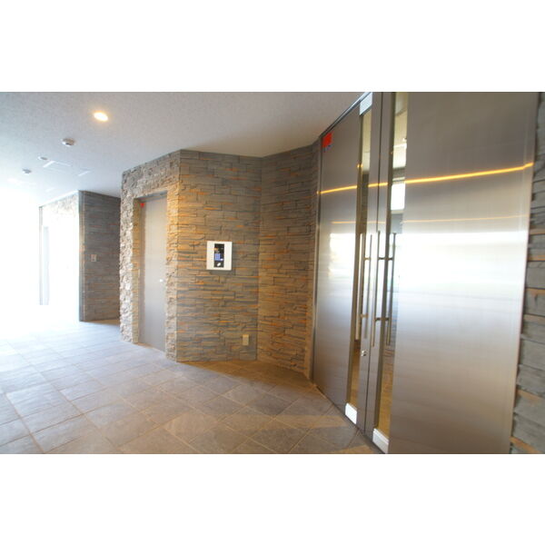 M:COURT江坂の外観5枚目