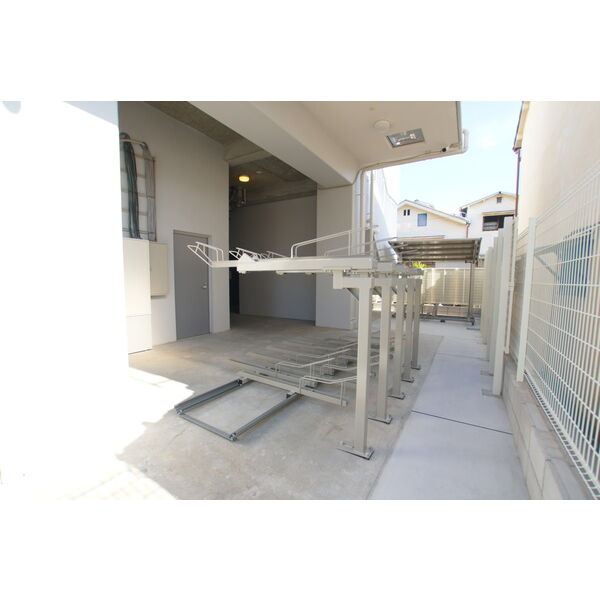 M:COURT江坂の外観7枚目