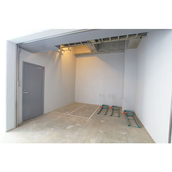 M:COURT江坂の外観8枚目