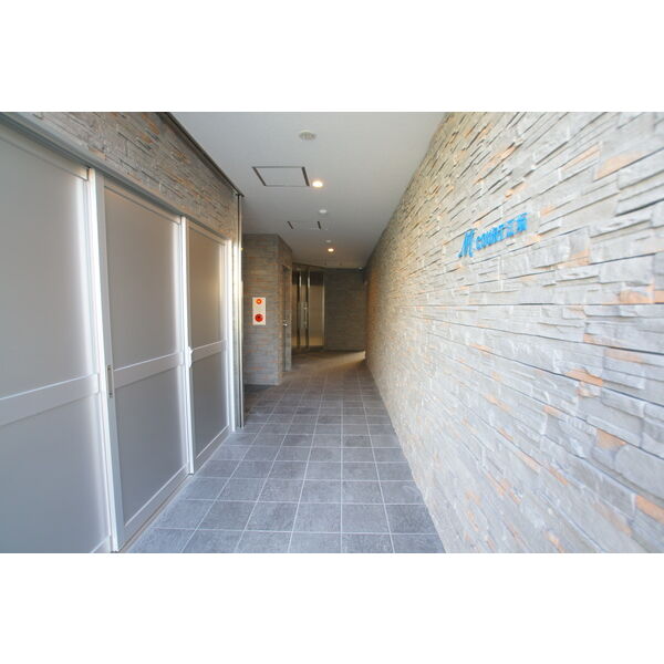 M:COURT江坂の外観4枚目