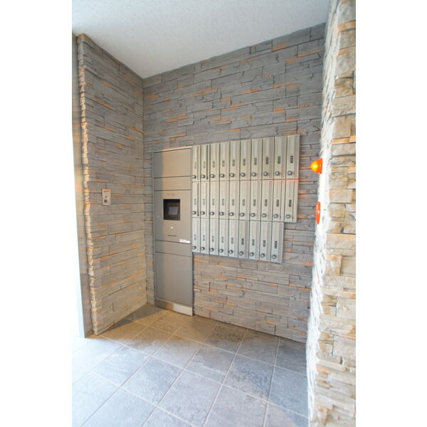 M:COURT江坂の外観6枚目