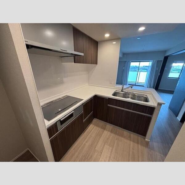 パークナード・レーベン茨木さわらぎ 705号の室内写真2枚目