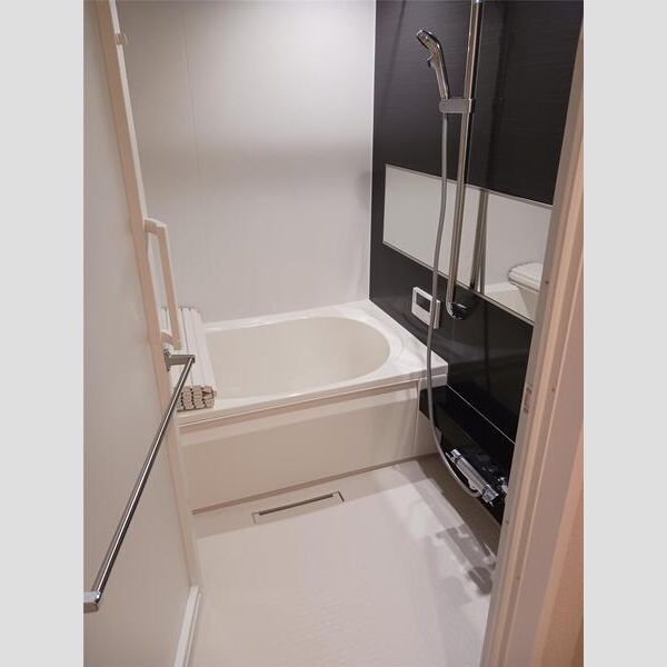 グランリュミエスタ茨木春日の室内写真4枚目