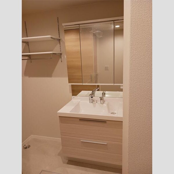 グランリュミエスタ茨木春日の室内写真5枚目