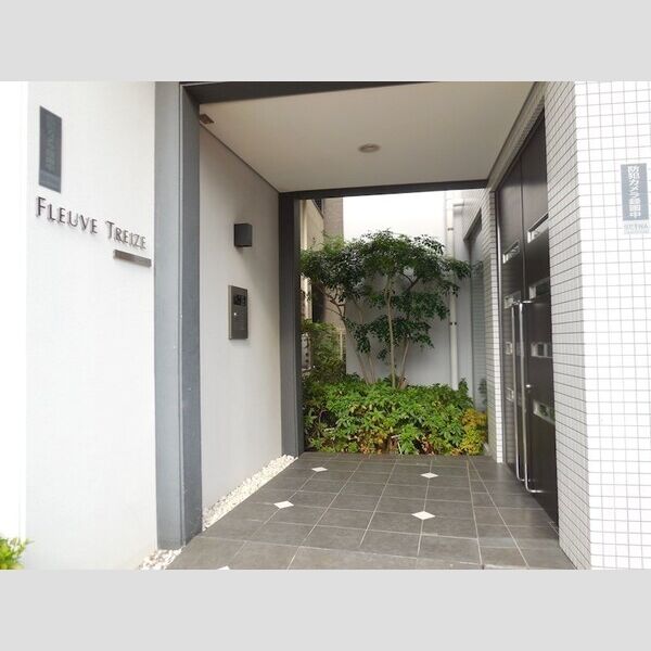 フルーヴトレーズの外観3枚目