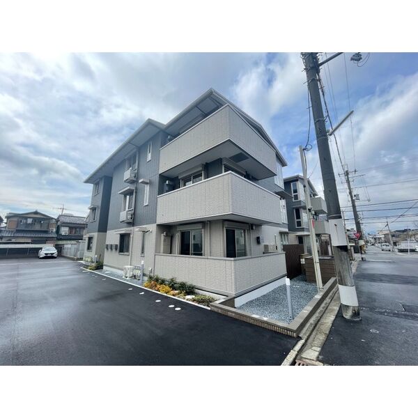 ベネイーストの外観2枚目