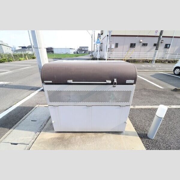 現地周辺 (ゴミ置場)