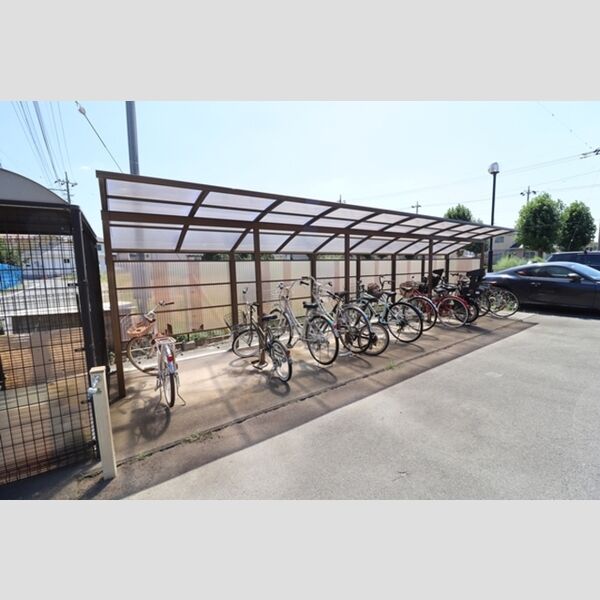 現地周辺 (駐輪場)