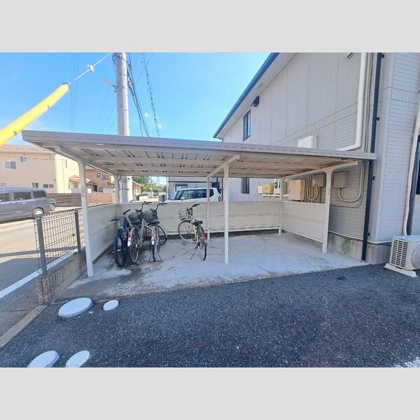 現地周辺 (駐輪場)