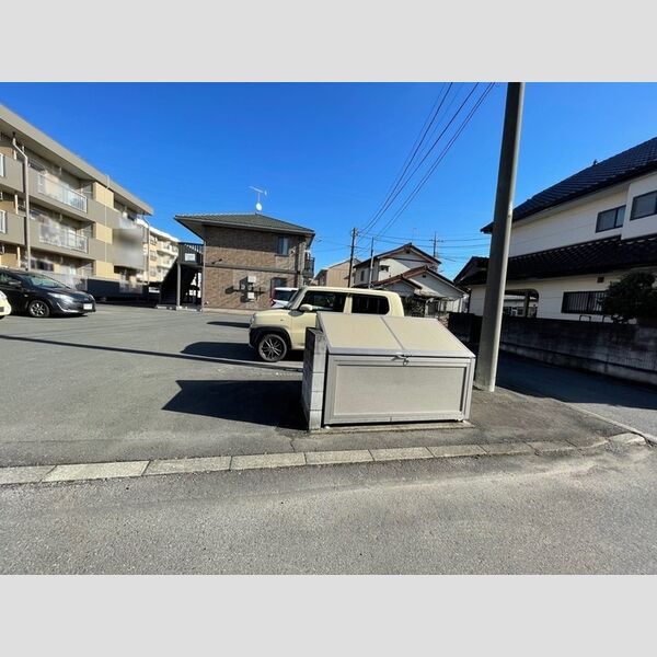 現地周辺 (ゴミステーションです。)