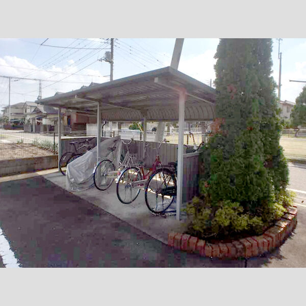 現地周辺 (駐輪場)