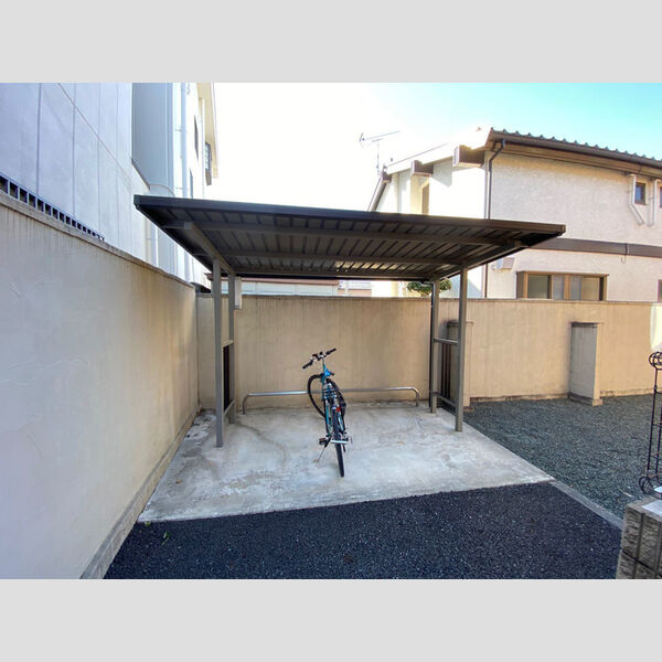 現地周辺 (駐輪場)