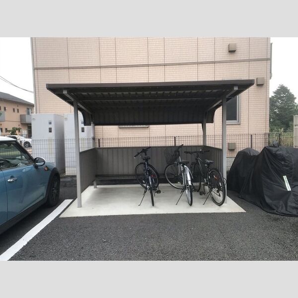 現地周辺 (駐輪場)