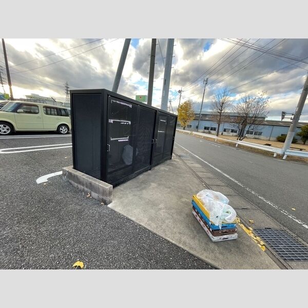 現地周辺 (ゴミステーションです。)