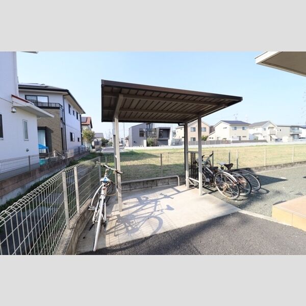 現地周辺 (駐輪場)