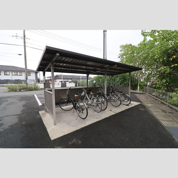 現地周辺 (駐輪場)