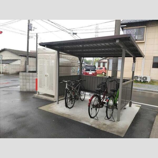 現地周辺 (駐輪場)