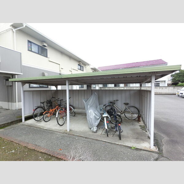 現地周辺 (駐輪場)
