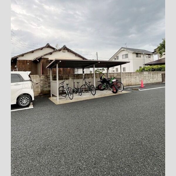現地周辺 (駐輪場)