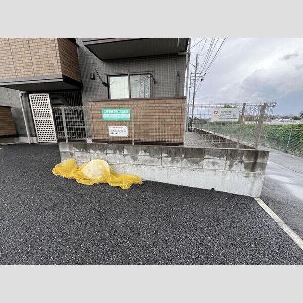 現地周辺 (ゴミステーションです。)