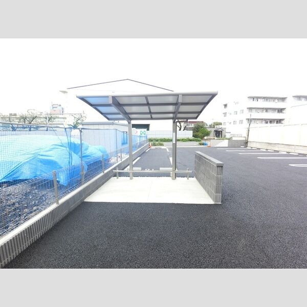 現地周辺 (駐輪場)