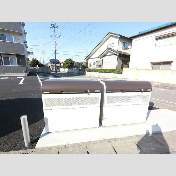 現地周辺 (ゴミステーションです。)
