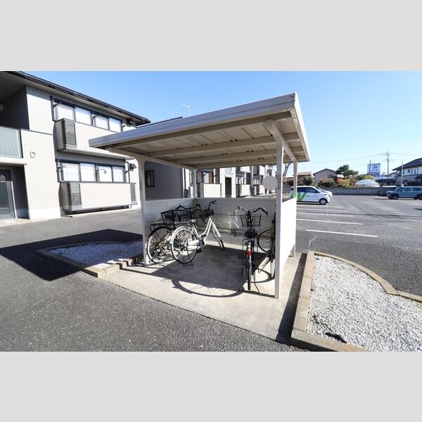 現地周辺 (駐輪場)