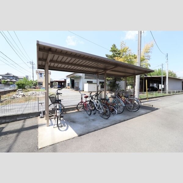 現地周辺 (駐輪場)
