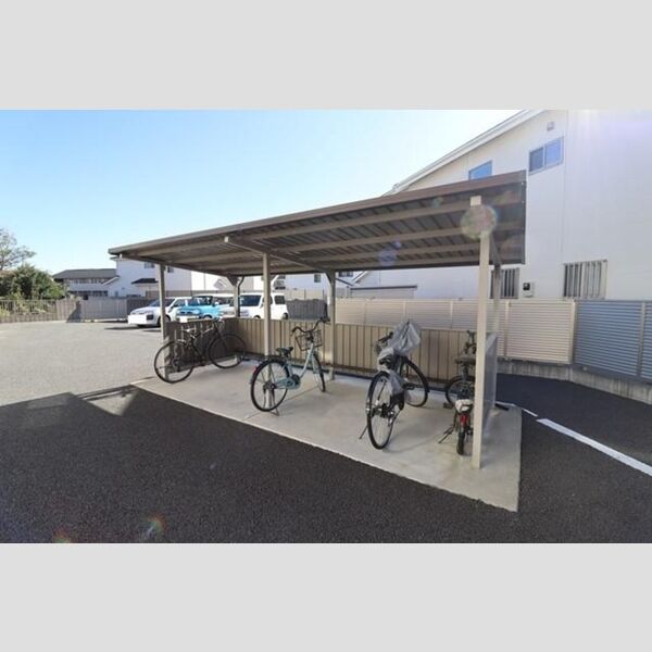 現地周辺 (駐輪場)