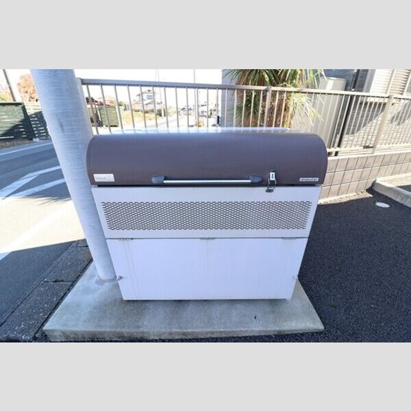 現地周辺 (ゴミ置き場)