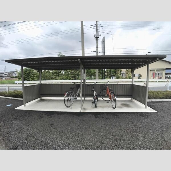 現地周辺 (駐輪場)