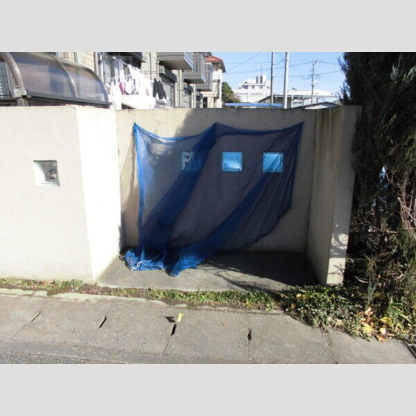 現地周辺 (ゴミ置き場)