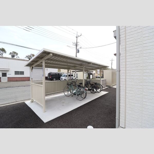 現地周辺 (駐輪場)