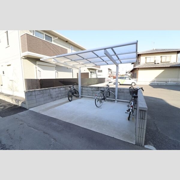 現地周辺 (駐輪場)