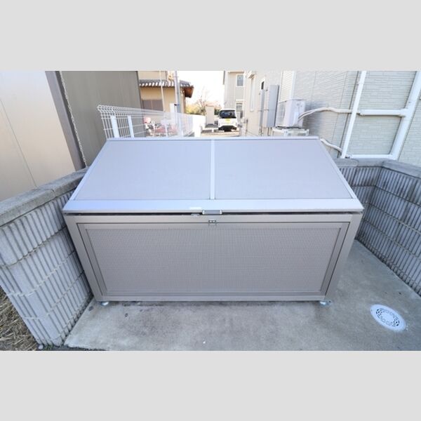 現地周辺 (ゴミストッカー)