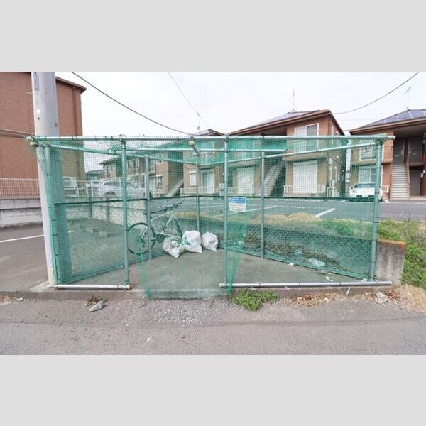 現地周辺 (ごみ置き場)