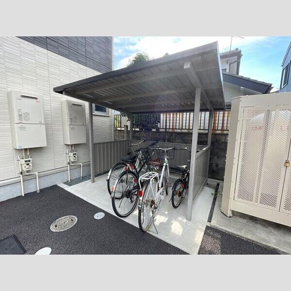 現地周辺 (駐輪場)