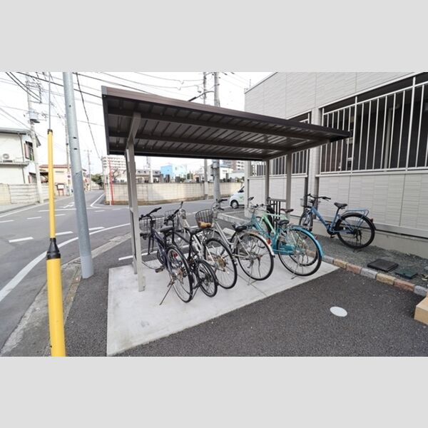現地周辺 (駐輪場)