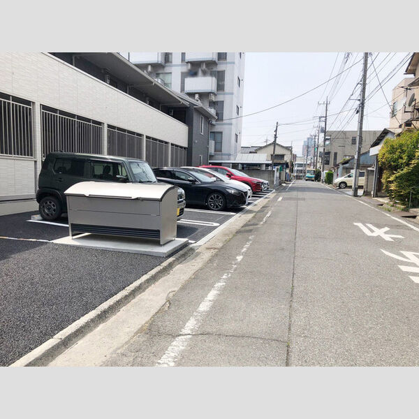 駐車場 (駐車場、ゴミ置き場)