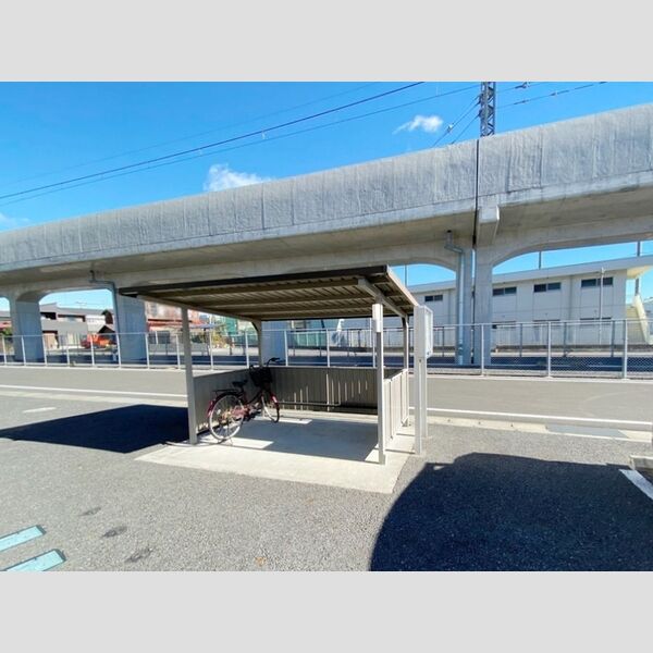 現地周辺 (駐輪場)