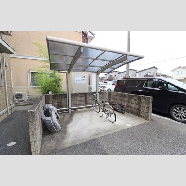現地周辺 (駐輪場)