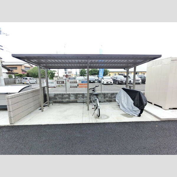 現地周辺 (駐輪場)