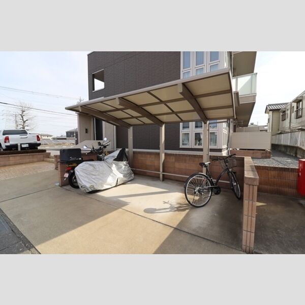 現地周辺 (駐輪場)