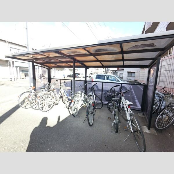 現地周辺 (駐輪場)