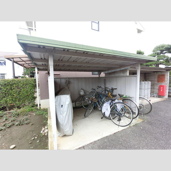 現地周辺 (駐輪場)