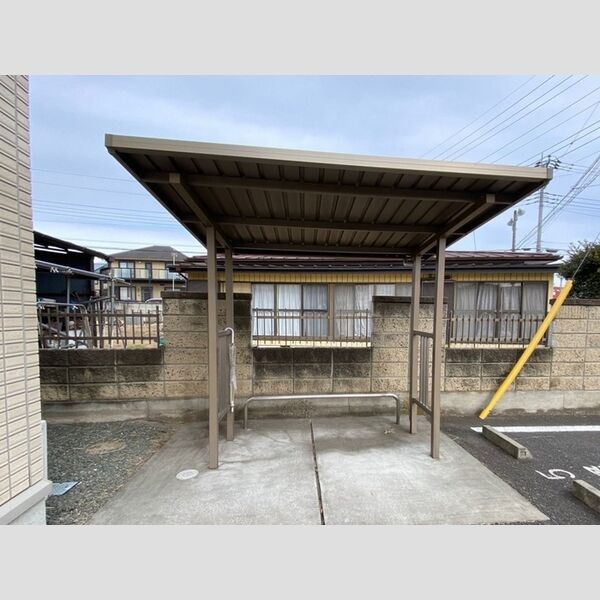 現地周辺 (駐輪場)