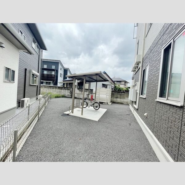 現地周辺 (駐輪場)