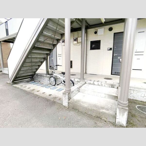 現地周辺 (駐輪場)