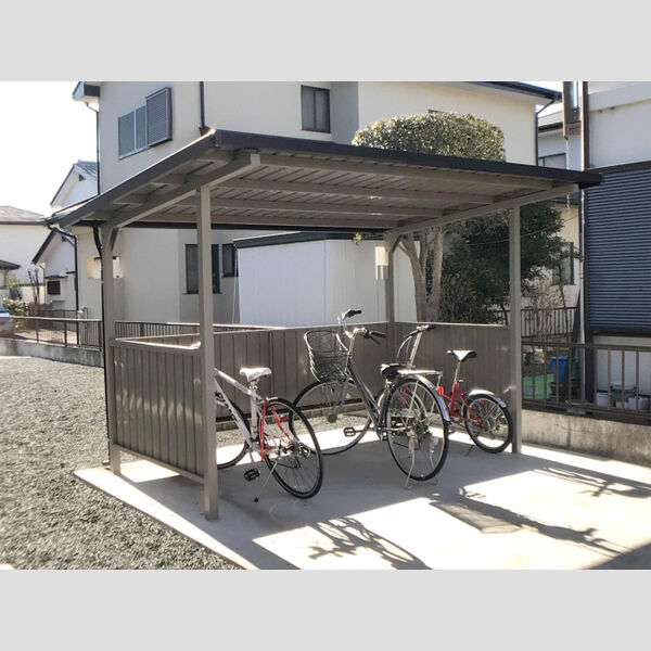 現地周辺 (駐輪場)