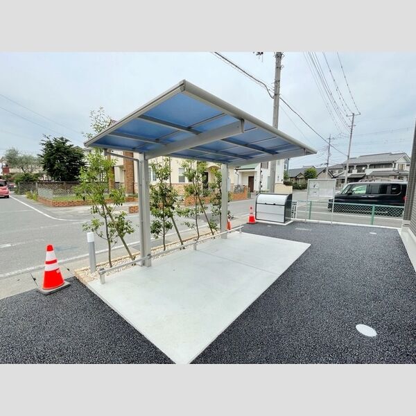 現地周辺 (駐輪場)